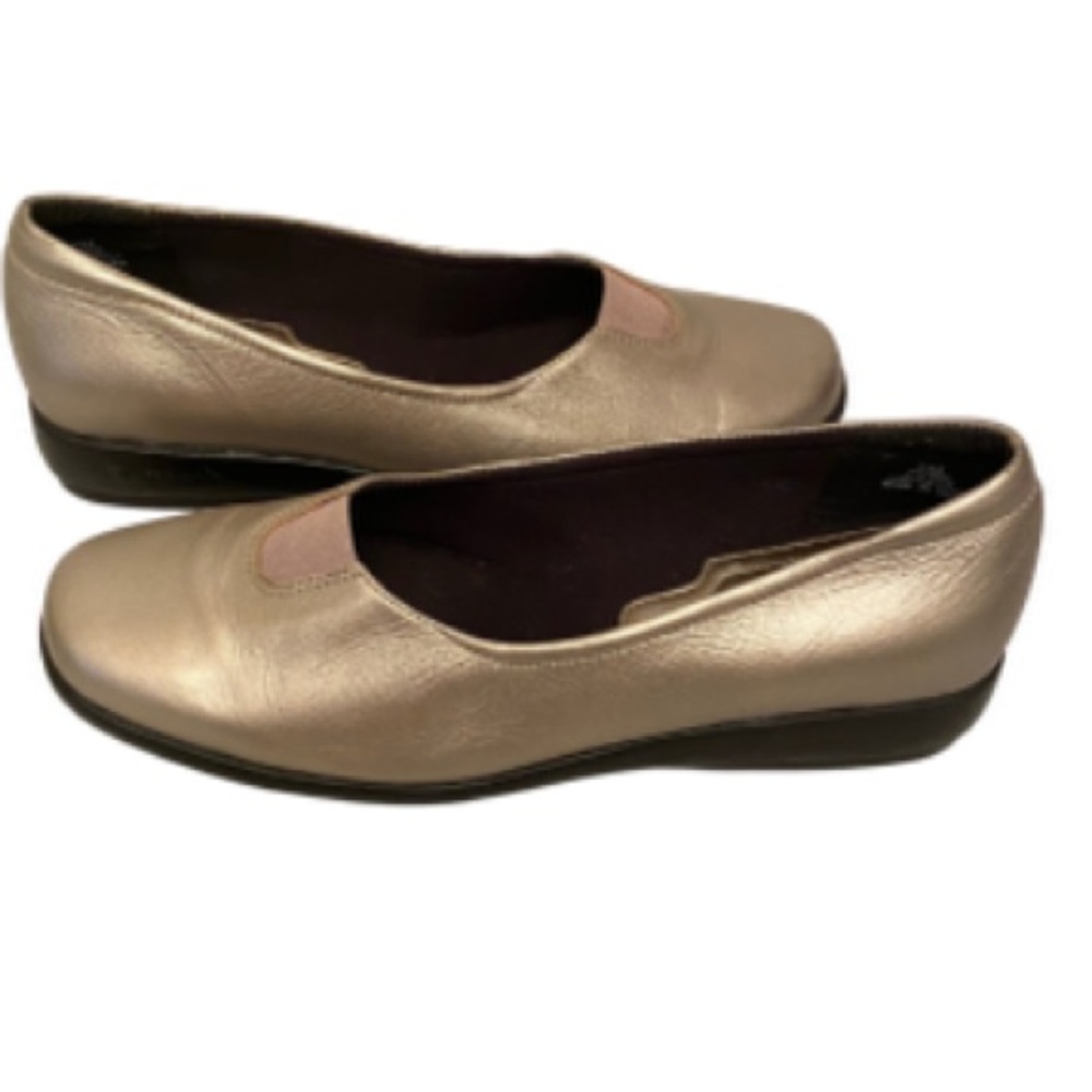 GRASSHOPPERS 7 Pewter Leather Comfort Slip On Shoes Elastic Gores
